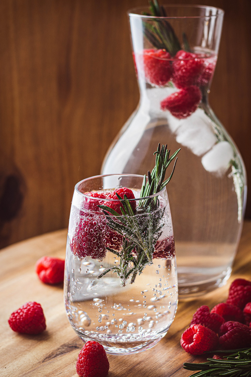 Infused Water Himbeere-Rosmarin (Rezept Infused Water Himbeere-Rosmarin)