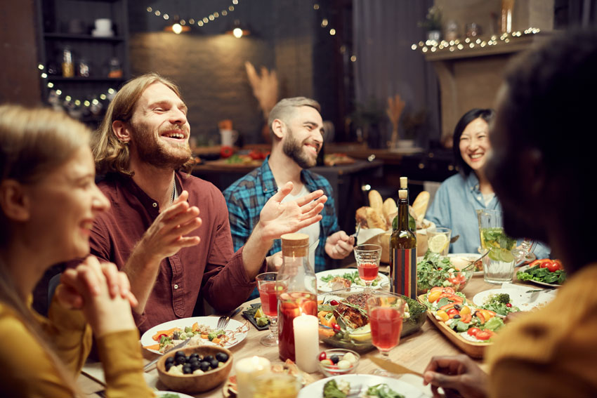 personen-beim-abendessen-1